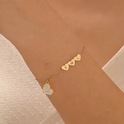 Personalizirana zapestnica s tremi srci in gravuro po želji 